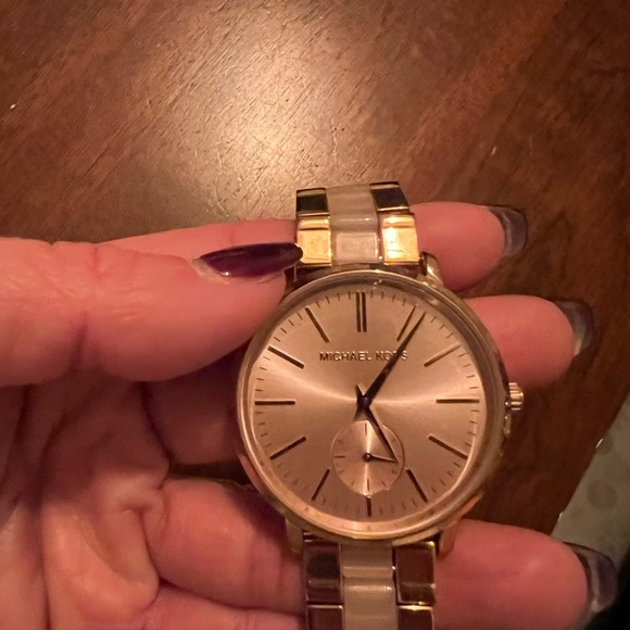 Michael kors watch - Picture 3 of 4